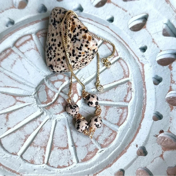 Alquimia Dalmatian Stone Bracelet with Gold Accents - Picture 2 of 7